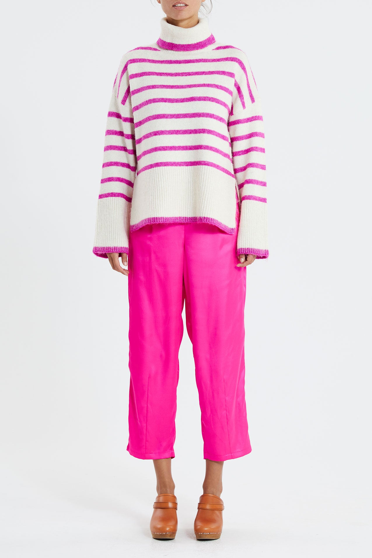 Avalon Turtleneck - Trui - Neon Pink - Dudushop