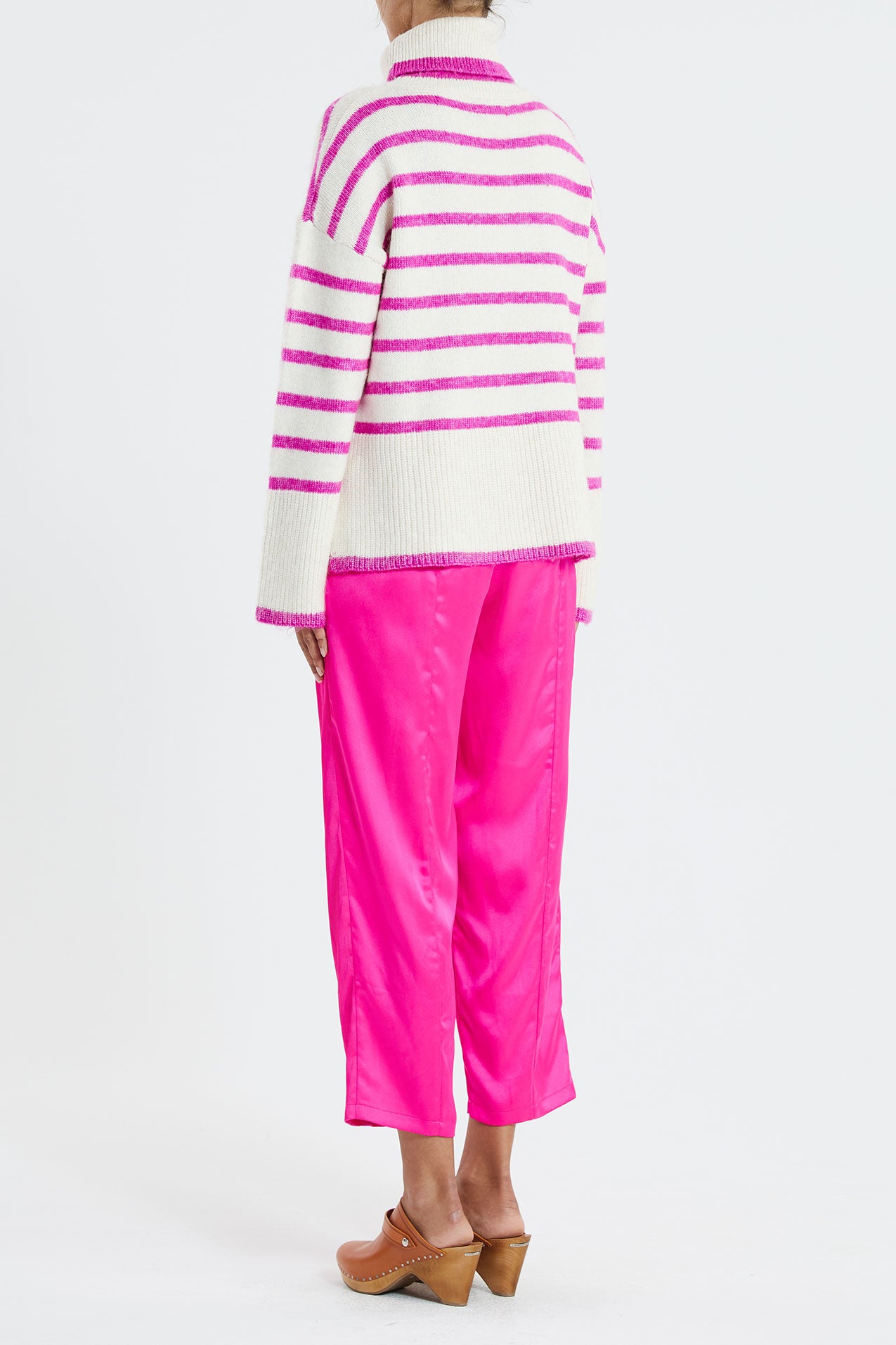 Avalon Turtleneck - Trui - Neon Pink - Dudushop