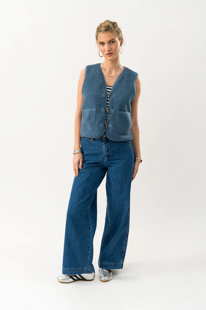 Hugo Vest SL – Dusty Blue | Teddy-fleece bodywarmer