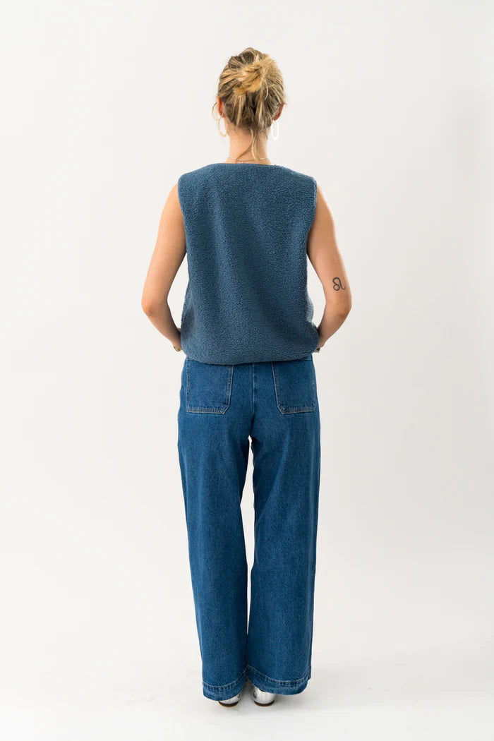 Hugo Vest SL – Dusty Blue | Teddy-fleece bodywarmer