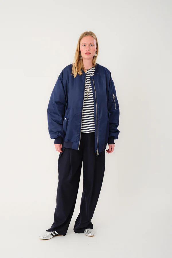 Lila Bomber Jacket – Dark Navy | Oversized bomberjack