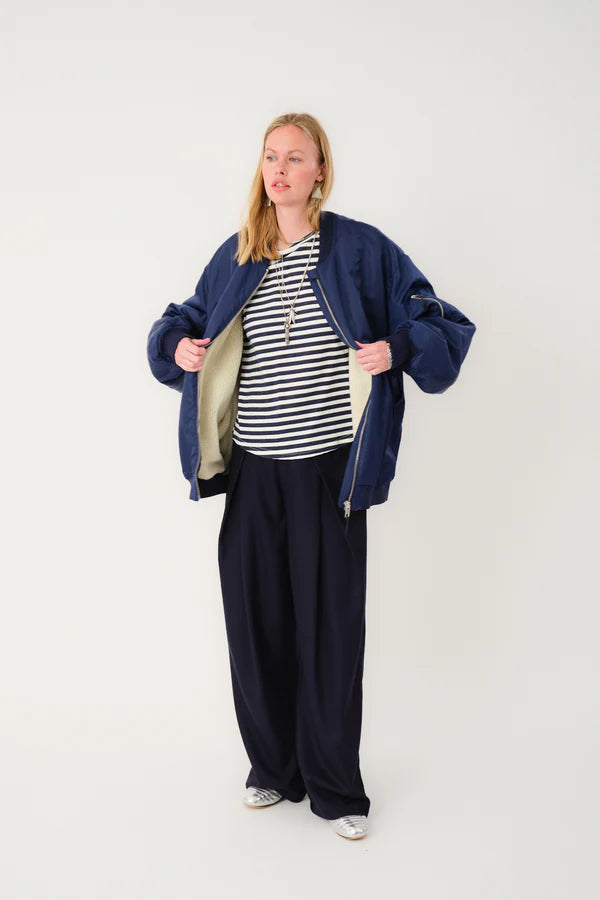 Lila Bomber Jacket – Dark Navy | Oversized bomberjack